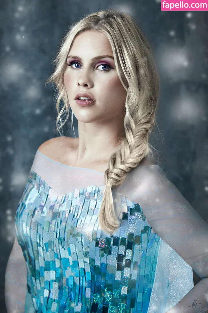 Claire Holt / claireholt Onlyfans Photo Gallery 