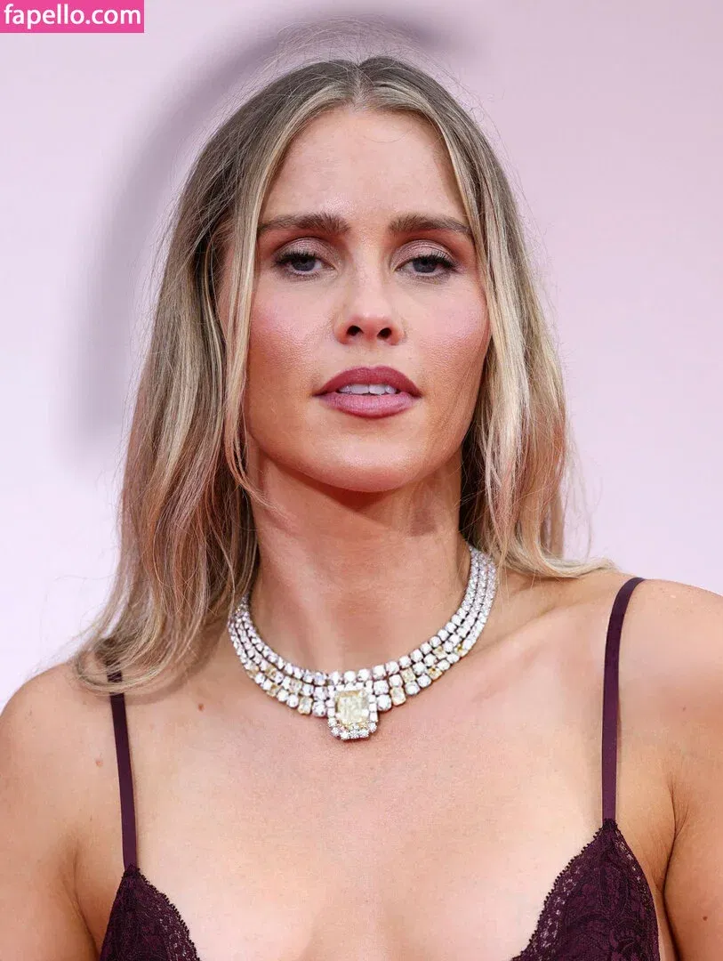 Claire Holt / claireholt Onlyfans Photo Gallery 