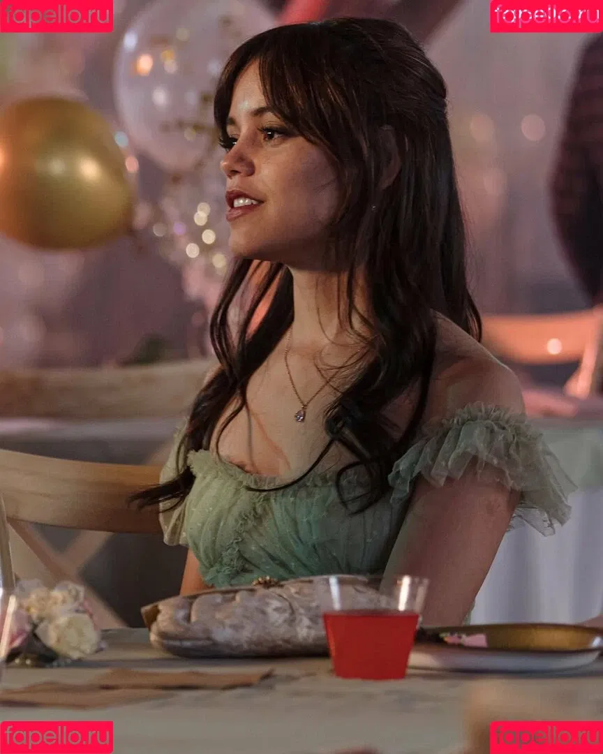 Jenna Ortega / Page / jennaortega / ortega_jenna Onlyfans Photo Gallery 