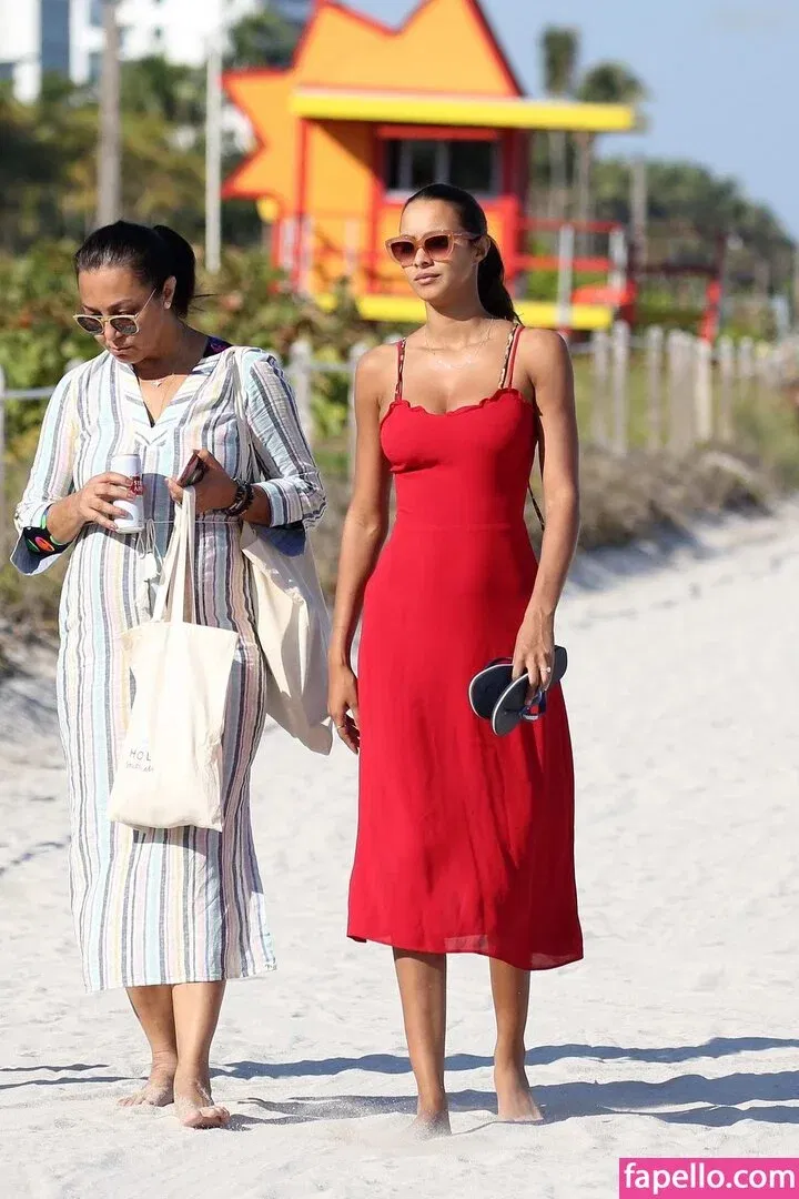 Lais Ribeiro / Lalaribeiro16 / girib / laisribeiro Onlyfans Photo Gallery 