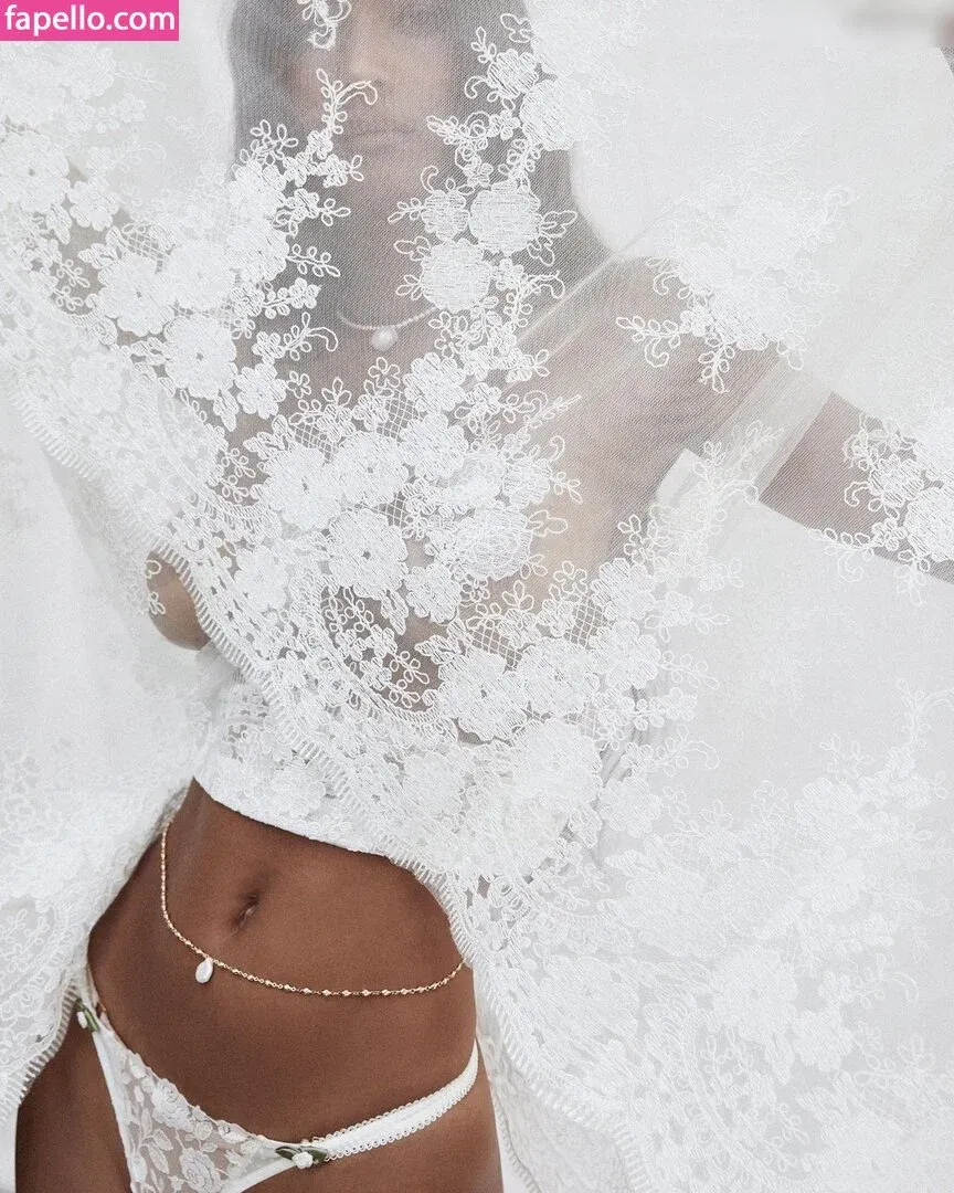 Lais Ribeiro / Lalaribeiro16 / girib / laisribeiro Onlyfans Photo Gallery 