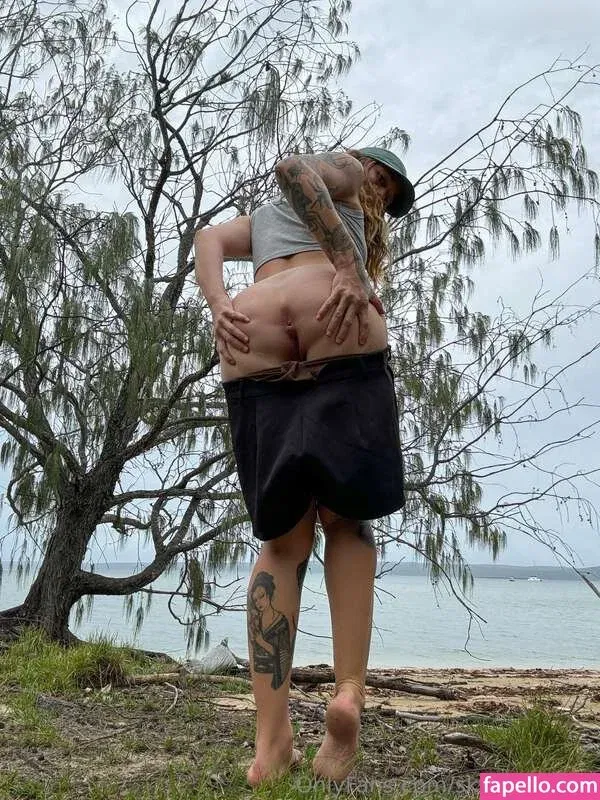 skyesharp / skyesharp_au Onlyfans Photo Gallery 