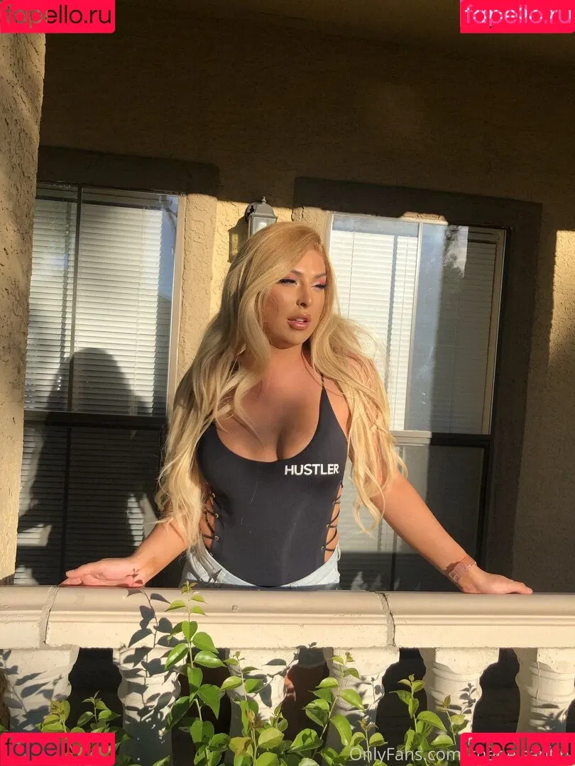 Chanel Santini / chanelsantinixo / thechanelsantini Onlyfans Photo Gallery 