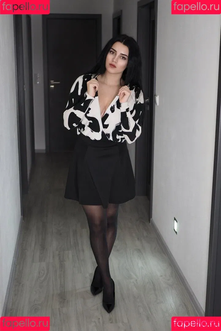 Monie Kulh / Moniekulh Onlyfans Photo Gallery 