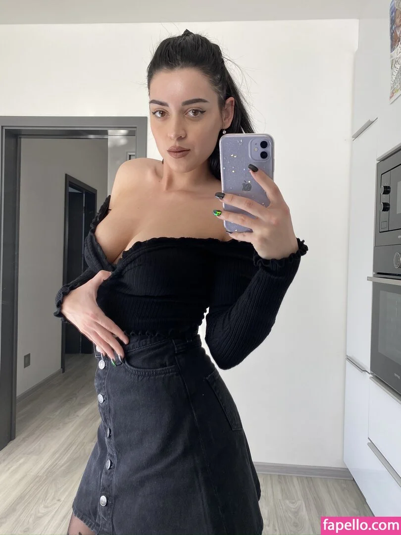 Monie Kulh / Moniekulh Onlyfans Photo Gallery 