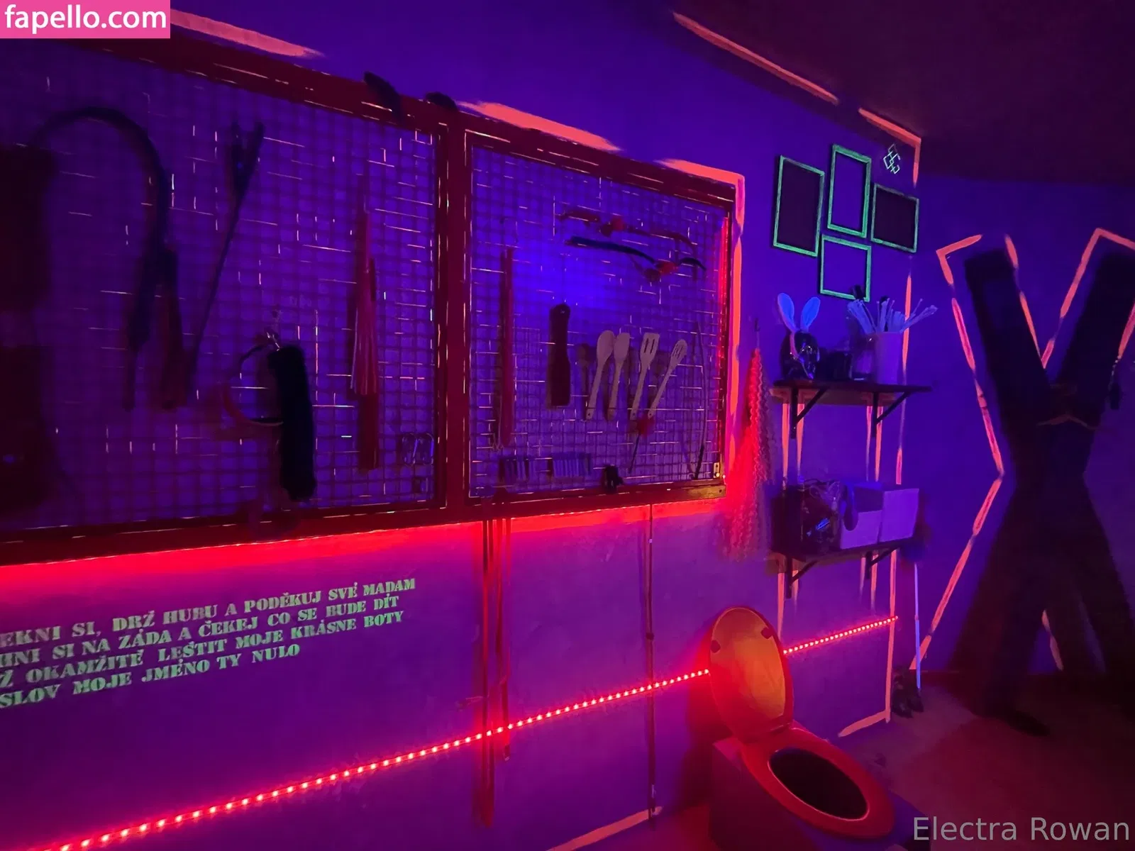 electrarowan / electrarowan_official Onlyfans Photo Gallery 