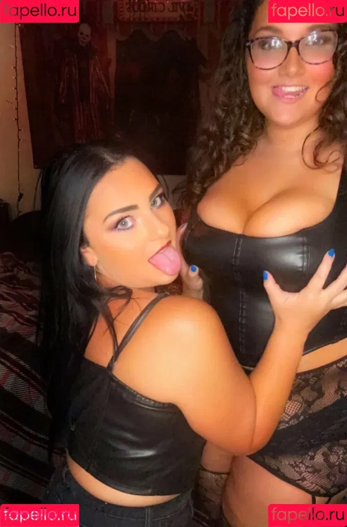 Innerclaim743 / Itsthecleavagequeen / its_britnaee / thecleavagequeen Onlyfans Photo Gallery 