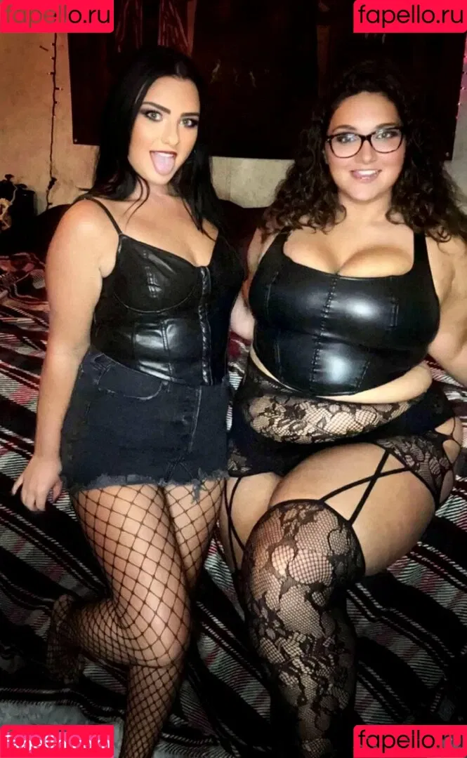 Innerclaim743 / Itsthecleavagequeen / its_britnaee / thecleavagequeen Onlyfans Photo Gallery 