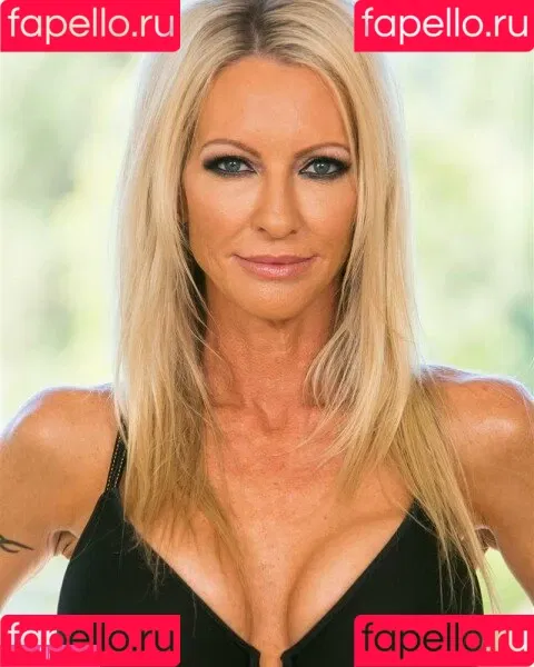Emma Starr / emma_starr / https: / milf_emma Onlyfans Photo Gallery 