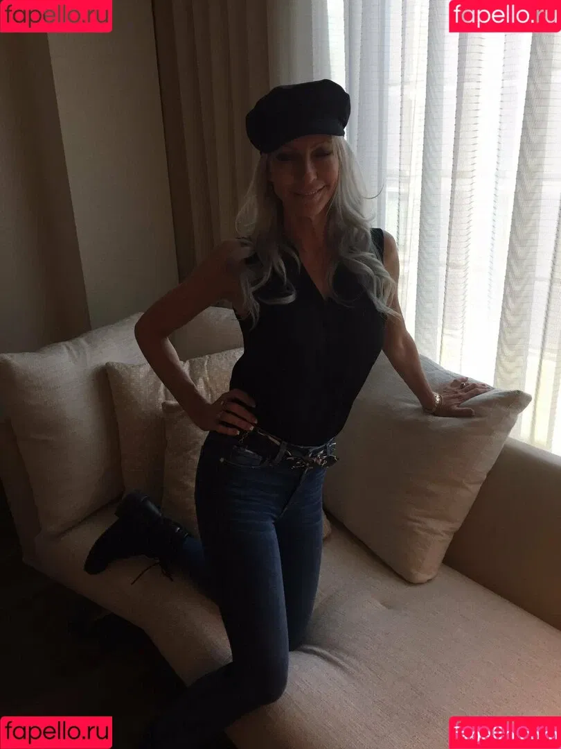 Emma Starr / emma_starr / https: / milf_emma Onlyfans Photo Gallery 