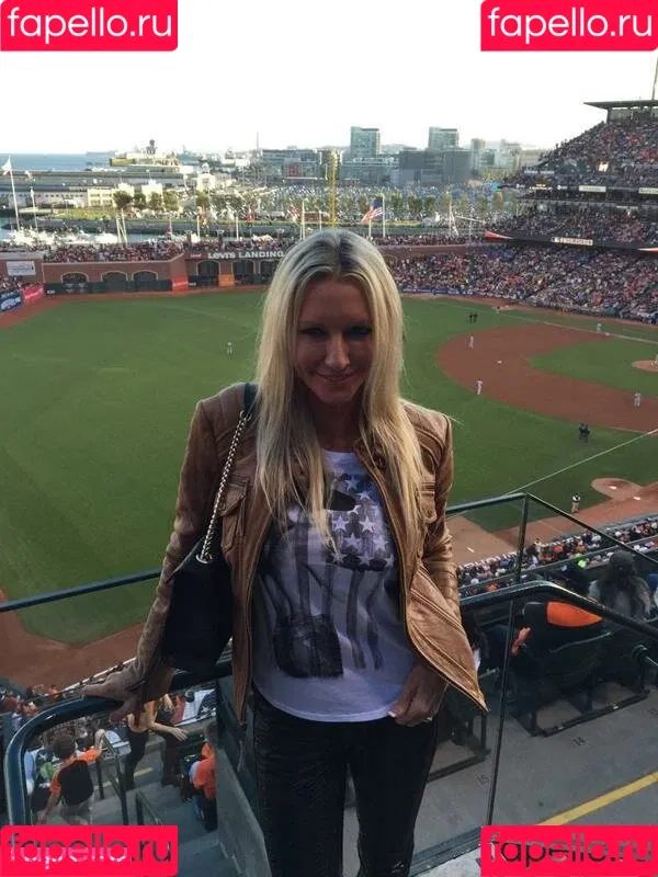 Emma Starr / emma_starr / https: / milf_emma Onlyfans Photo Gallery 
