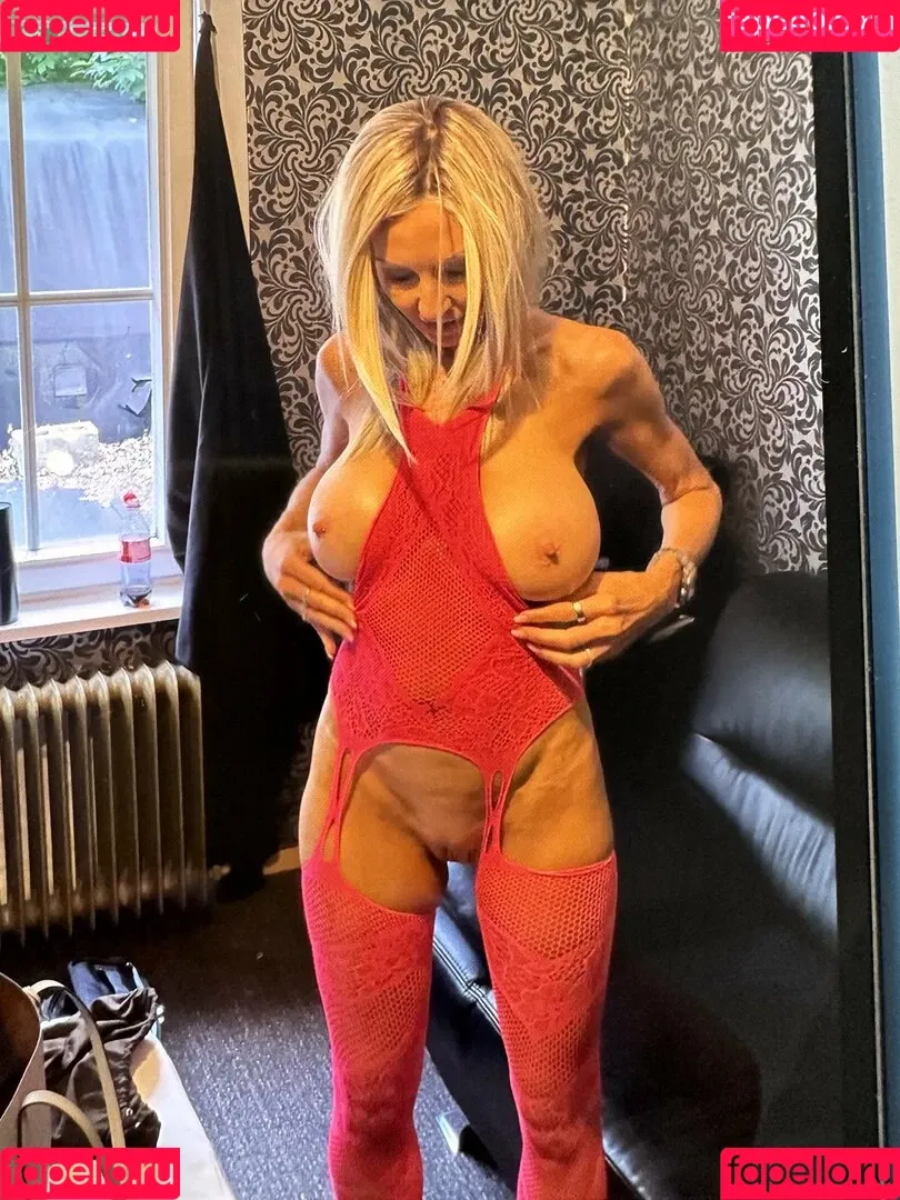 Emma Starr / emma_starr / https: / milf_emma Onlyfans Photo Gallery 