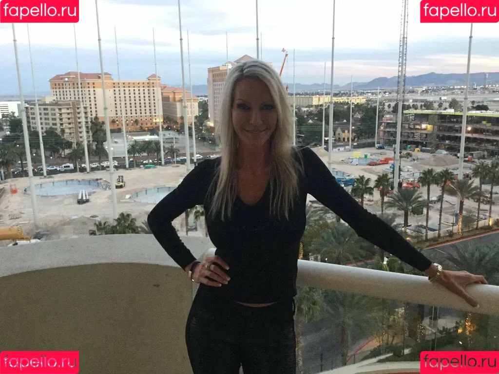 Emma Starr / emma_starr / https: / milf_emma Onlyfans Photo Gallery 