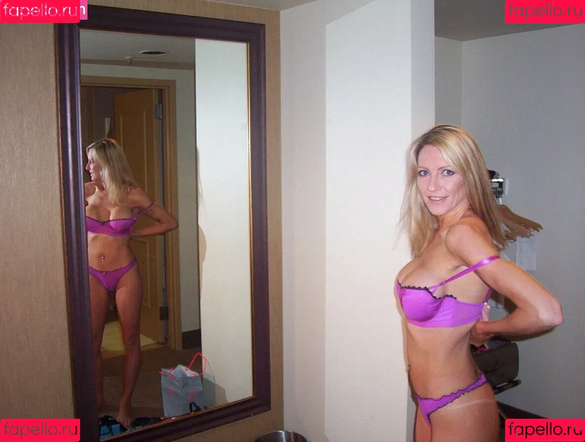 Emma Starr / emma_starr / https: / milf_emma Onlyfans Photo Gallery 