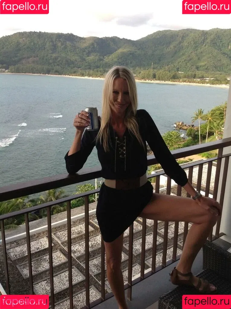 Emma Starr / emma_starr / https: / milf_emma Onlyfans Photo Gallery 
