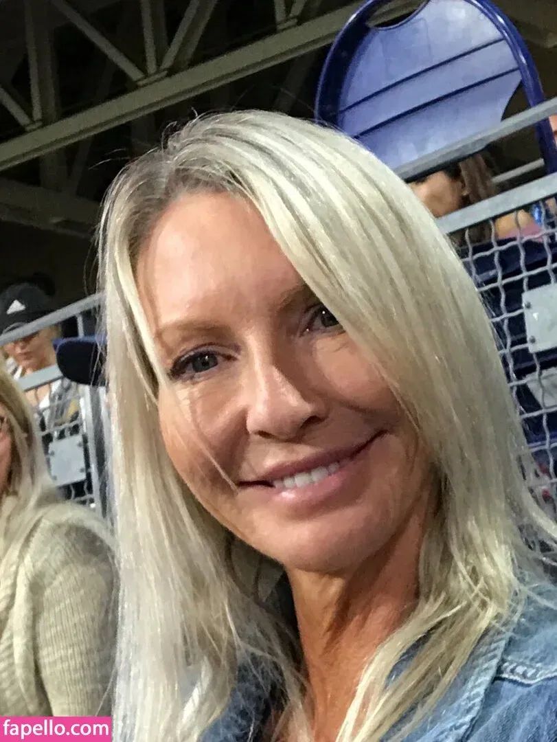 Emma Starr / emma_starr / https: / milf_emma Onlyfans Photo Gallery 