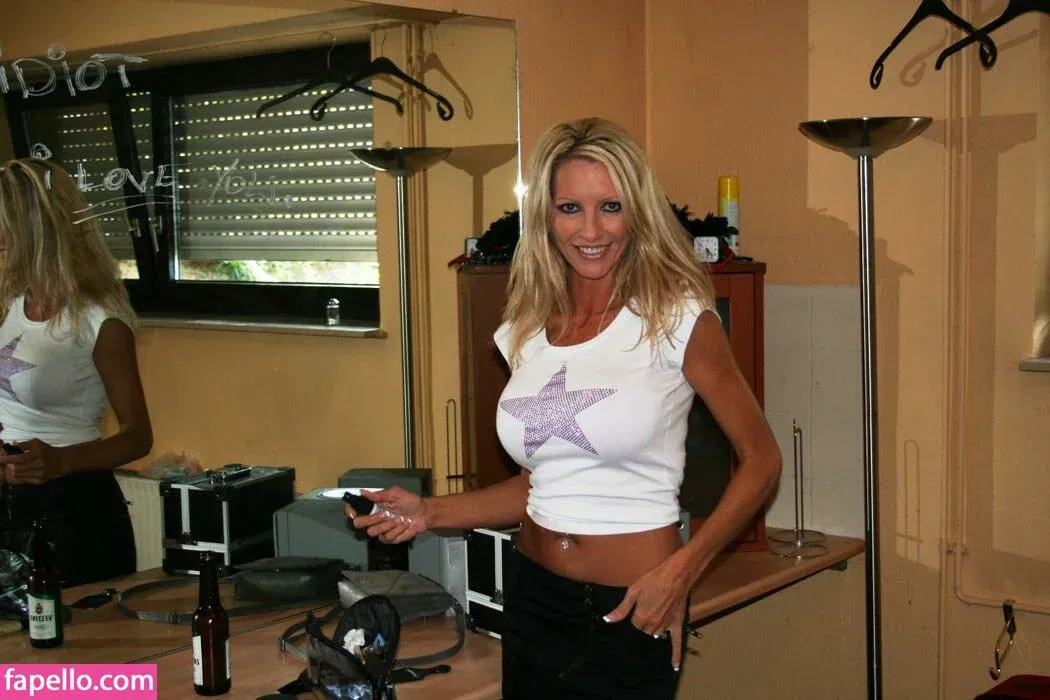 Emma Starr / emma_starr / https: / milf_emma Onlyfans Photo Gallery 