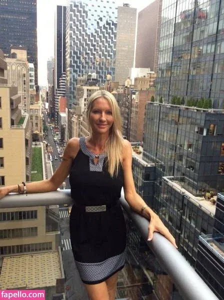 Emma Starr / emma_starr / https: / milf_emma Onlyfans Photo Gallery 