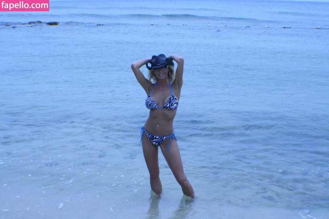 Emma Starr / emma_starr / https: / milf_emma Onlyfans Photo Gallery 