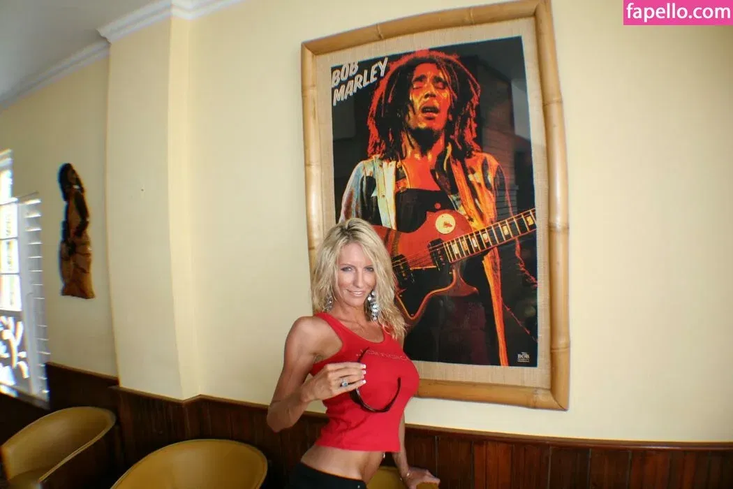 Emma Starr / emma_starr / https: / milf_emma Onlyfans Photo Gallery 