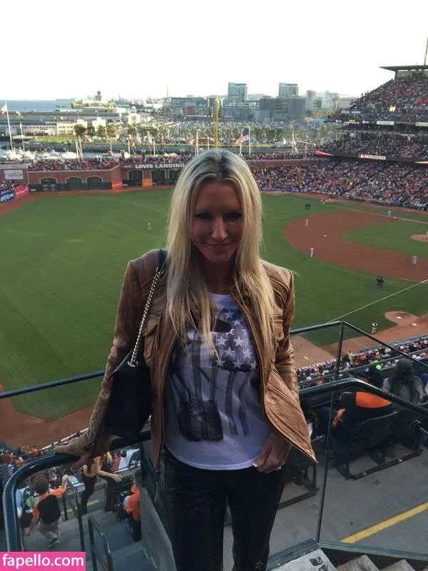 Emma Starr / emma_starr / https: / milf_emma Onlyfans Photo Gallery 