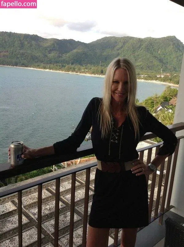 Emma Starr / emma_starr / https: / milf_emma Onlyfans Photo Gallery 