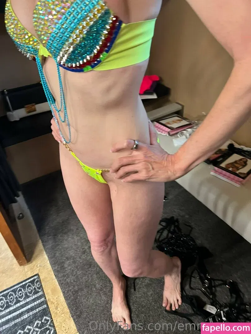 Emma Starr / emma_starr / https: / milf_emma Onlyfans Photo Gallery 