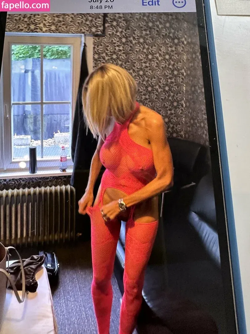 Emma Starr / emma_starr / https: / milf_emma Onlyfans Photo Gallery 