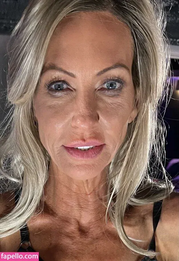 Emma Starr / emma_starr / https: / milf_emma Onlyfans Photo Gallery 