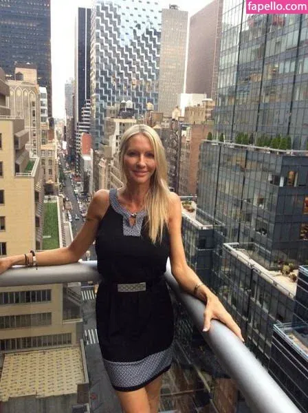 Emma Starr / emma_starr / https: / milf_emma Onlyfans Photo Gallery 