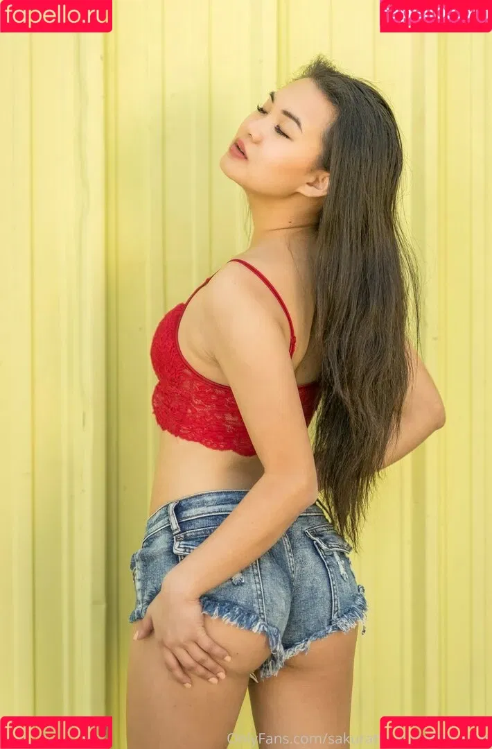 sakuratheforbiddenfruit / yourforbiddenlover_ / zlightskin Onlyfans Photo Gallery 