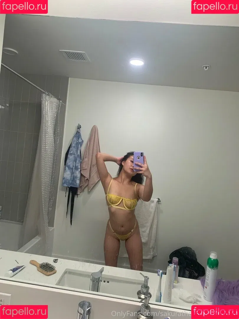 sakuratheforbiddenfruit / yourforbiddenlover_ / zlightskin Onlyfans Photo Gallery 