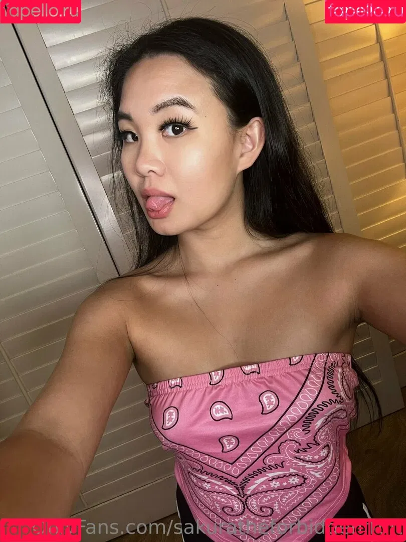 sakuratheforbiddenfruit / yourforbiddenlover_ / zlightskin Onlyfans Photo Gallery 