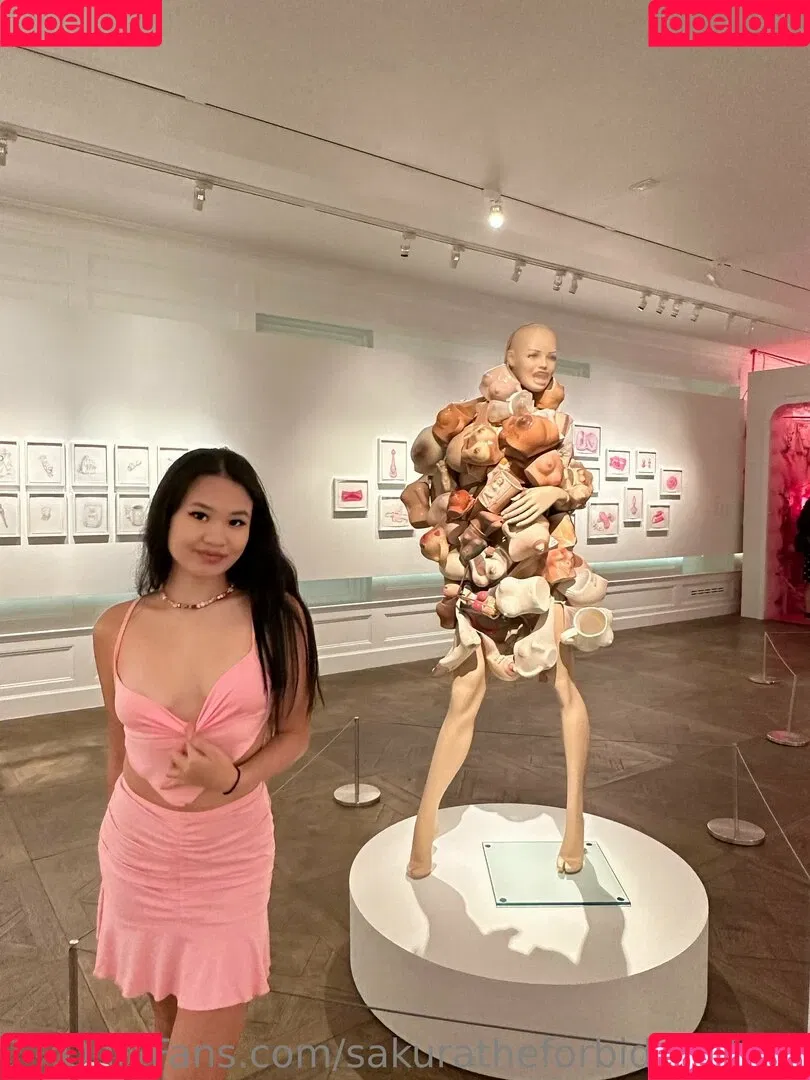 sakuratheforbiddenfruit / yourforbiddenlover_ / zlightskin Onlyfans Photo Gallery 