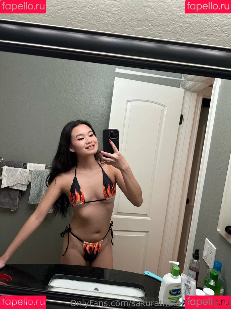 sakuratheforbiddenfruit / yourforbiddenlover_ / zlightskin Onlyfans Photo Gallery 