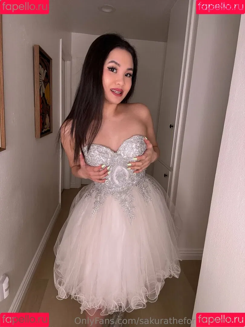 sakuratheforbiddenfruit / yourforbiddenlover_ / zlightskin Onlyfans Photo Gallery 