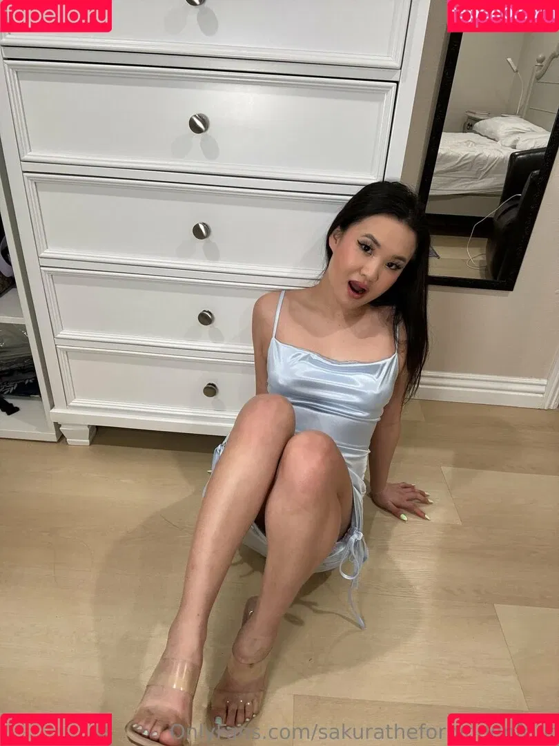 sakuratheforbiddenfruit / yourforbiddenlover_ / zlightskin Onlyfans Photo Gallery 