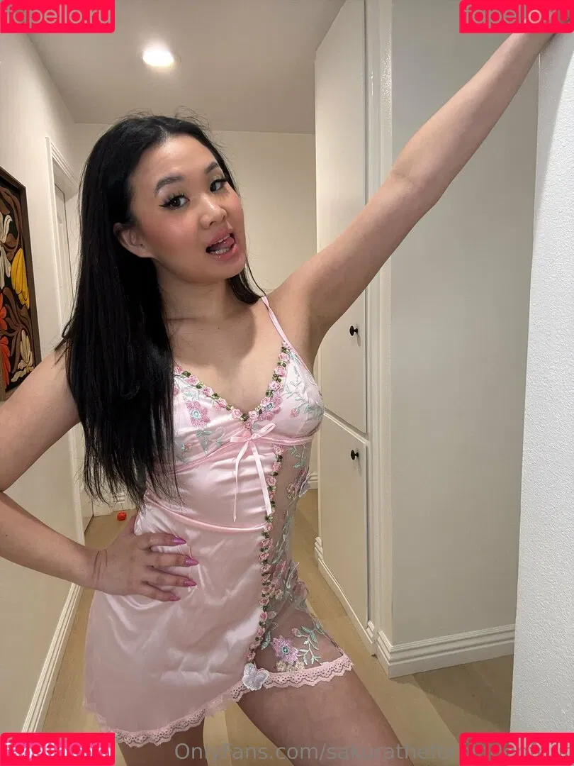 sakuratheforbiddenfruit / yourforbiddenlover_ / zlightskin Onlyfans Photo Gallery 