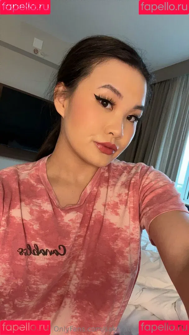 sakuratheforbiddenfruit / yourforbiddenlover_ / zlightskin Onlyfans Photo Gallery 