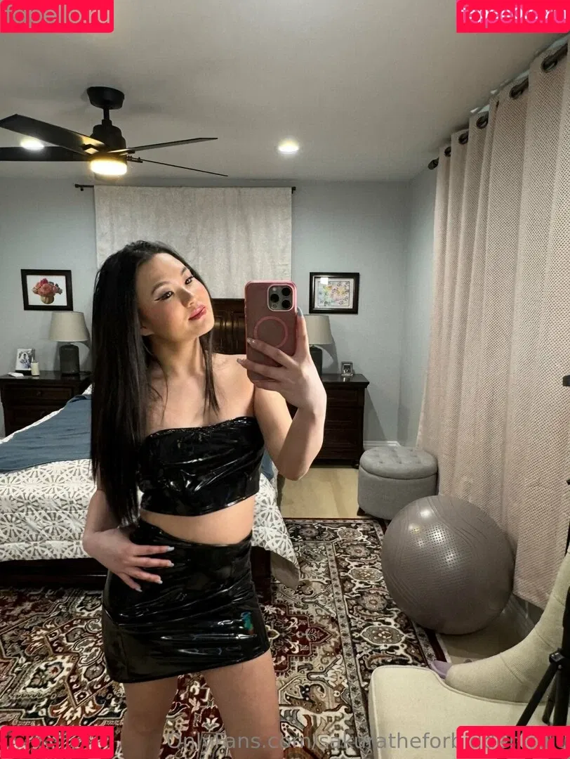 sakuratheforbiddenfruit / yourforbiddenlover_ / zlightskin Onlyfans Photo Gallery 