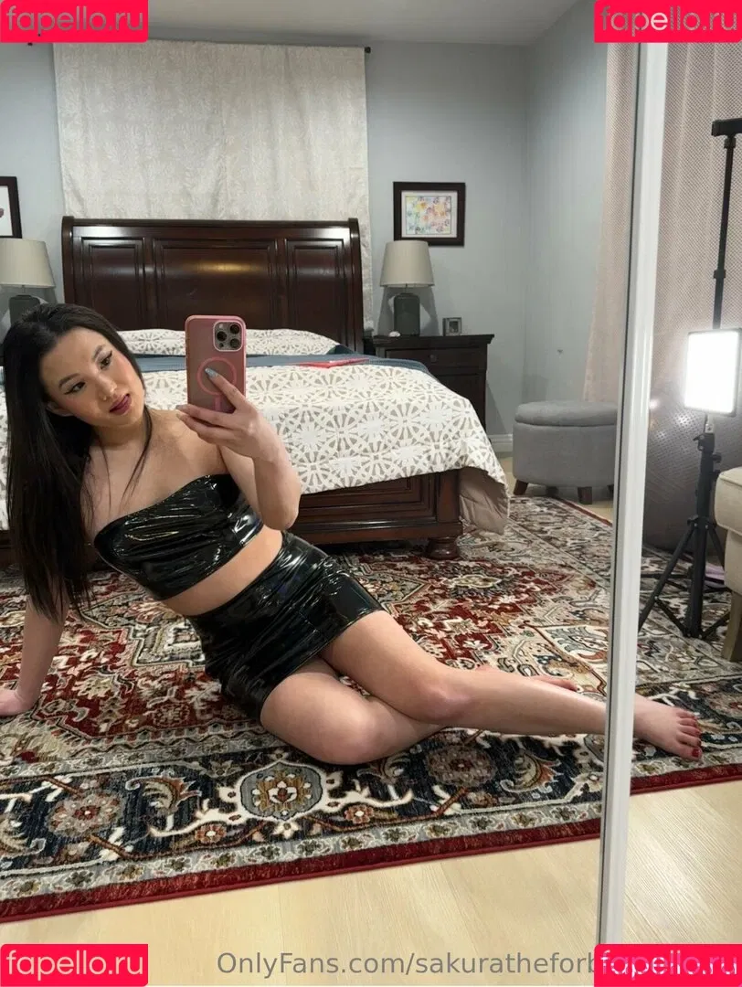 sakuratheforbiddenfruit / yourforbiddenlover_ / zlightskin Onlyfans Photo Gallery 