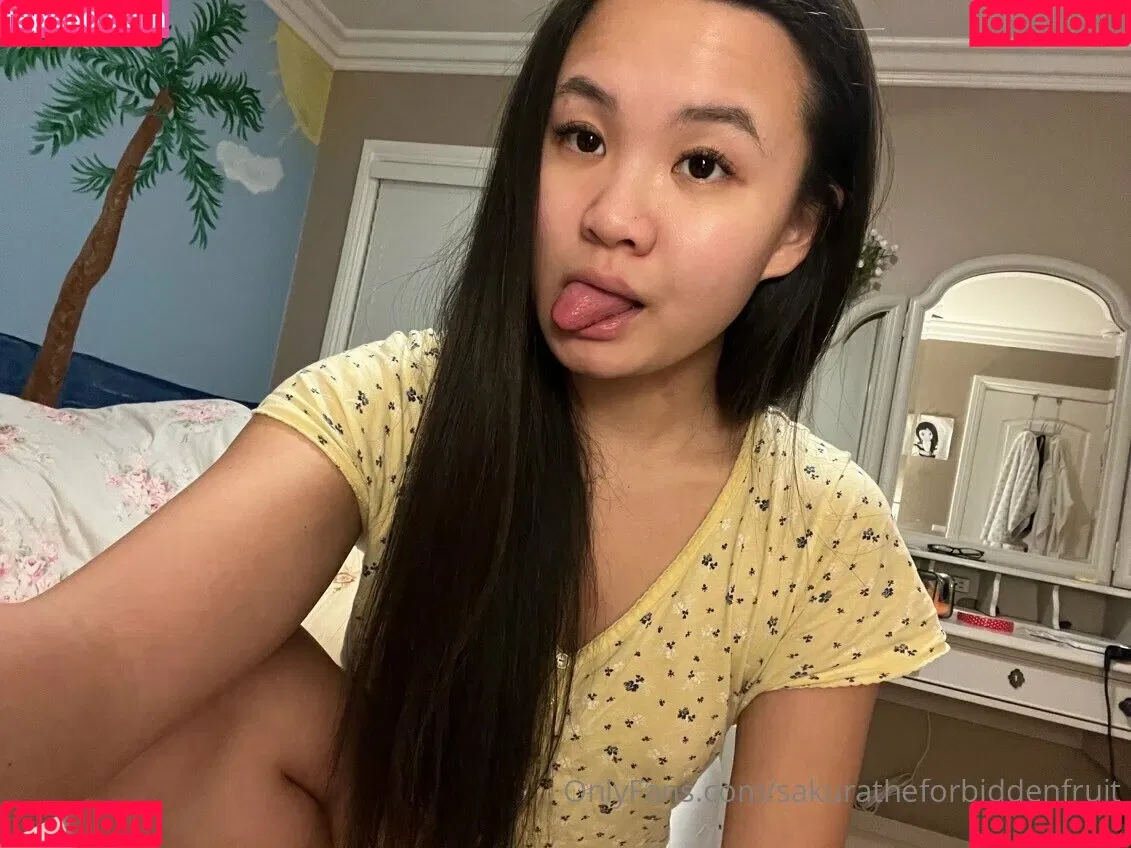 sakuratheforbiddenfruit / yourforbiddenlover_ / zlightskin Onlyfans Photo Gallery 