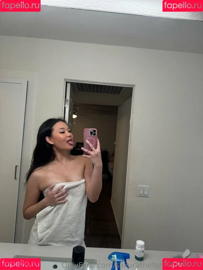 sakuratheforbiddenfruit / yourforbiddenlover_ / zlightskin Onlyfans Photo Gallery 