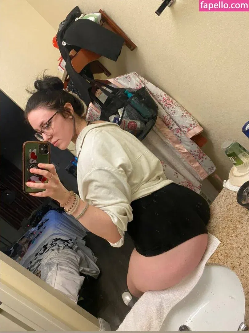 brattystoner19 / itiskodi Onlyfans Photo Gallery 