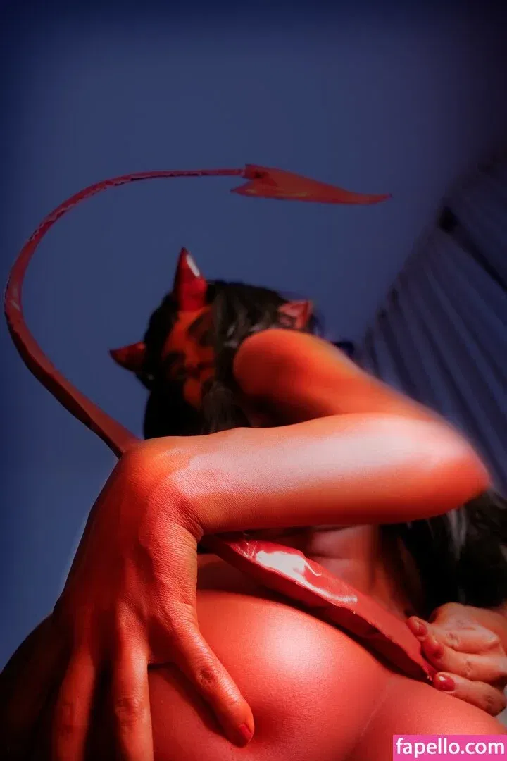 The Little Vampyr / thelittlevampyr Onlyfans Photo Gallery 