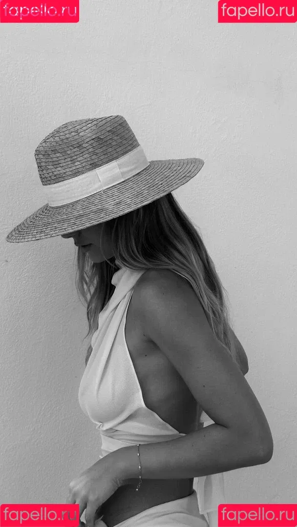 Emilia / Emilia Bte / emiliaofficial Onlyfans Photo Gallery 