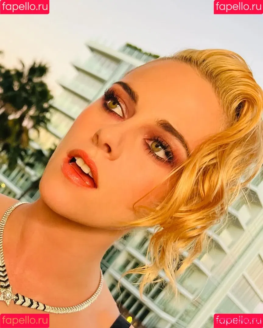 Kristen Stewart / kristenstewart / kristenstewartx Onlyfans Photo Gallery 