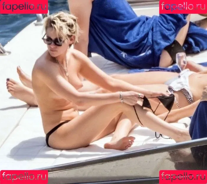 Kristen Stewart / kristenstewart / kristenstewartx Onlyfans Photo Gallery 