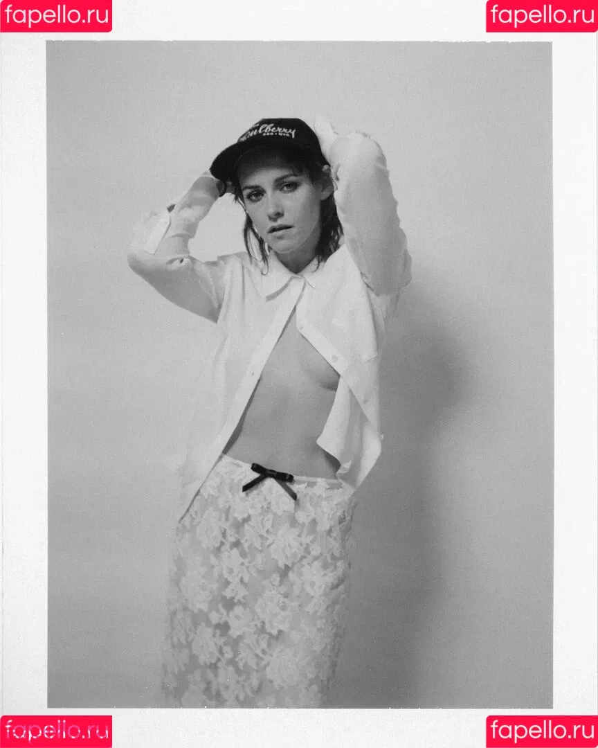 Kristen Stewart / kristenstewart / kristenstewartx Onlyfans Photo Gallery 