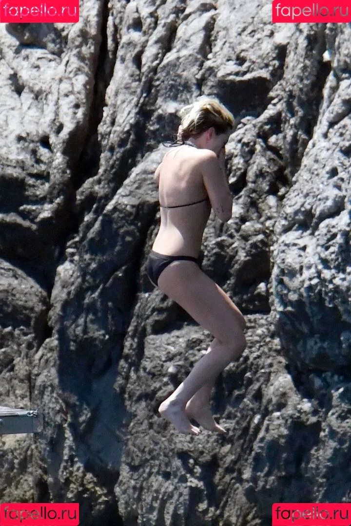 Kristen Stewart / kristenstewart / kristenstewartx Onlyfans Photo Gallery 